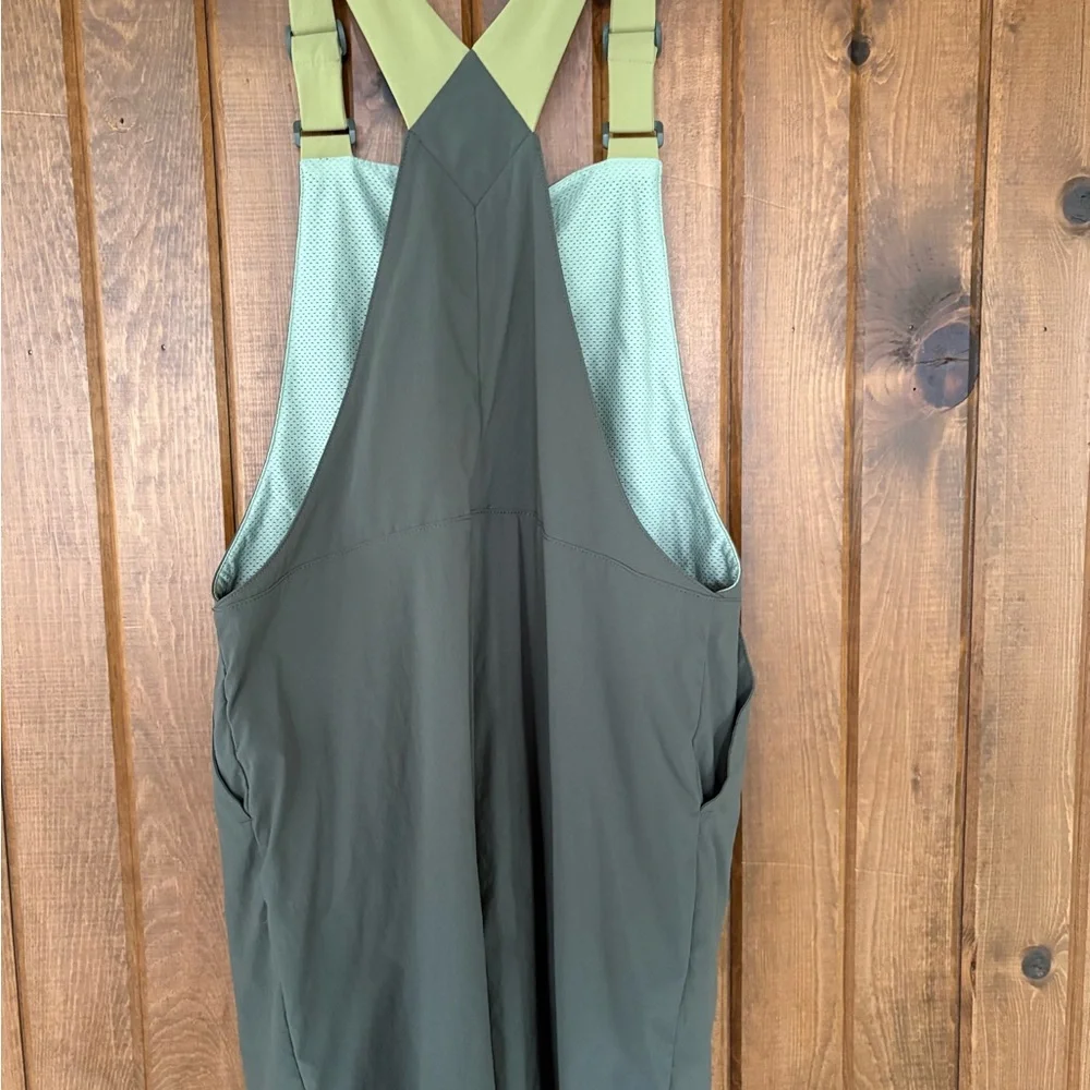 Cotopaxi Olive Green Garment - Picture 4 of 4